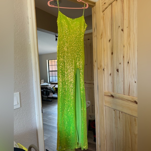Prom dress - Picture 2 of 2